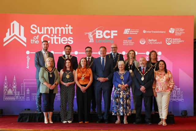Pictured, from left, at the first ever Summit of the Cities, held in Belfast City Hall, are: back row: Deputy Mayor of Galway, Cllr Mike Cubbard; Mayor of Bangor Cllr Craig Blaney; Lord Mayor of Cork Cllr Damian Boylan, Lord Mayor of Dublin Cllr Ray McAdam, Deputy Chair, Newry & Mourne District Council Cllr Doire Finn, Mayor of Waterford City, Cllr Lola O'Sullivan. Front row: Lord Mayor of Armagh, Cllr Mary O'Dowd, Lord Mayor of Belfast Cllr Róis-Máíre Donnelly, Mayor of Derry Grace Uí Niallais, former Mayor of New York Bill deBlasio, Cathoairleach Kilkenny Council Cllr Mary Hilda Cavanagh, Mayor of Lisburn Cllr Brian Higginson and Cllr Catherine Slattery, Príomh Chomhairleoir Limerick City Council. Picture: Matt Mackey