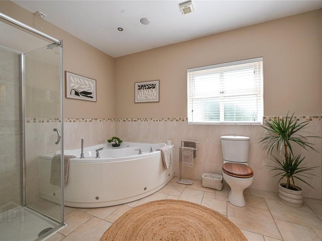 Family bathroom.