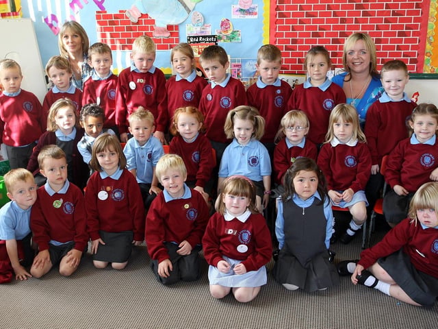 Pond Park Primary one Techer Mrs Jennifer Mulligan pictured with Clasroom Assistant Miss Gillian McGuile and their Primary One Class in 2007