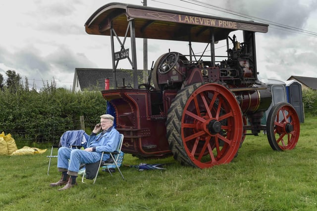 Lakeview Pride and its engineer cool down in the heat at Birches Vintage Vintage Rally.