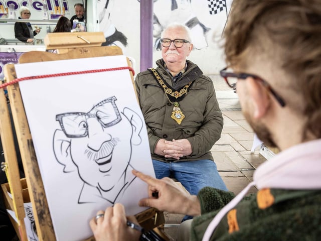 Mayor of Causeway Coast & Glens Borough Council Cllr Oliver McMullan joined the crowds at the Ballymoney Spring Fair on Friday and sat for this artist.