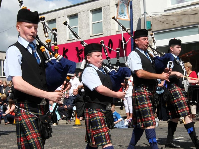Pipes and drums on the Twelfth . NT29-007FP