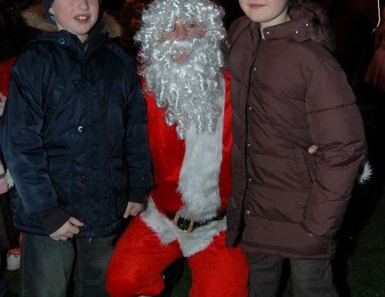 Santa with two of the children who joined in the Christmas tree lighting on Curran Road in 2006. LT49-372-PR