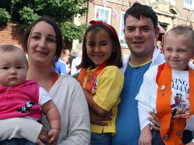 Nikki, Jessica, Samarah and John Girvan with Lee Drysdale enjoying the Twelfth celebrations in Carrick. CT28-424RM