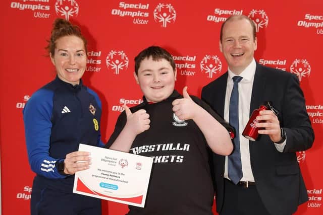 Merrisa Callaghan, NI and Cliftonville soccer player pictured alongside a Rosstulla pupil, and the Minister for Communities, Gordon Lyons.