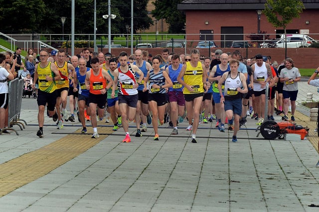 The start of the 10K race at the St Peter's AC running event on Sunday. LM33-217.