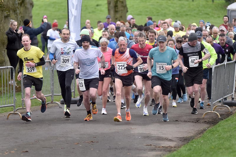 The 10K race makes a start in Lurgan Park on Sunday. LM13-220.