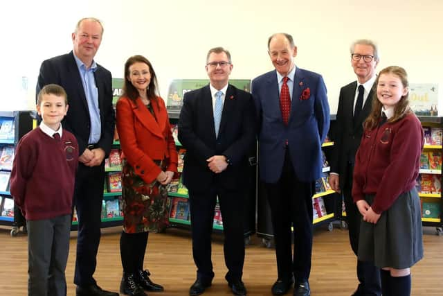 Integrated education supporter Gerald Steinberg; Sir Jeffrey Donaldson; principal Frances Hughes, IEF Campaign Chair David Montgomery and IEF Head of Campaign Paul
Caskey OBE and Rowandale pupils.. Picture: Integrated Education Fund