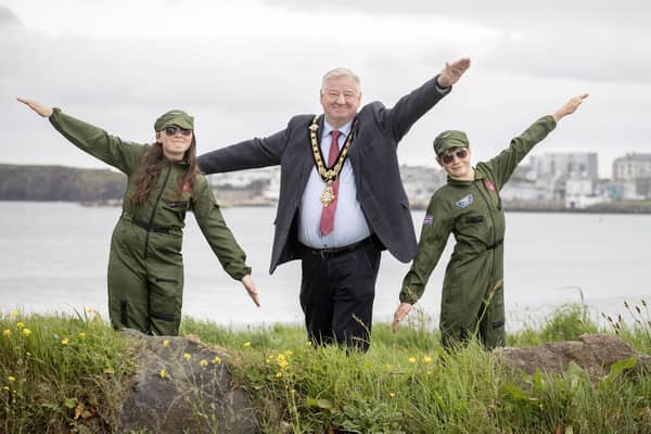 Portrush Primary School pupils Leah and Alfie join the Mayor Cllr Steven Callaghan in launching the NI International AIr Show 2024. Credit McAuley Multimedia