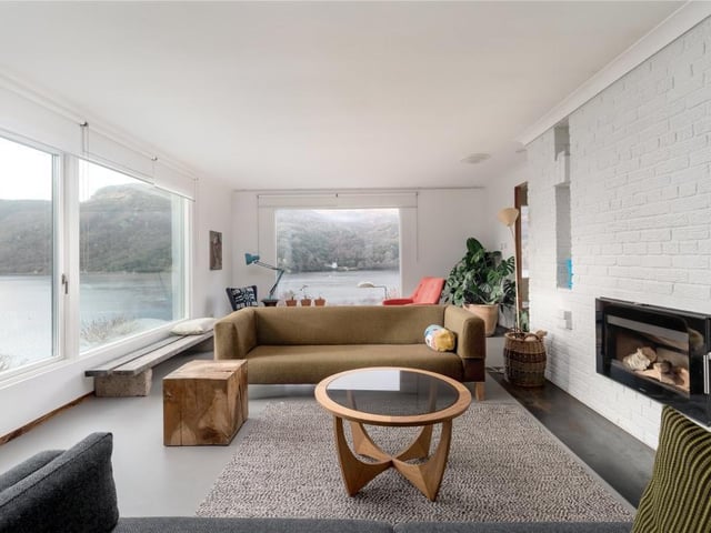 Sitting room.