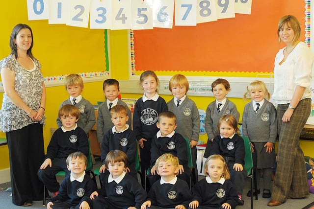 Carr Primary School P1 AM with teachers Mrs Lee Stevenson and Dianne Crawford in 2010