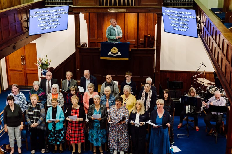 The Choir and Praise Band led the worship with well-known Ulster-Scots hymns