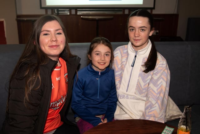 Getting their brains in gear for the St John the Baptist's College fundraising quiz are from left, Cassie Carmody, Sadhbh Mercer and Annie McKeown. PT12-260.