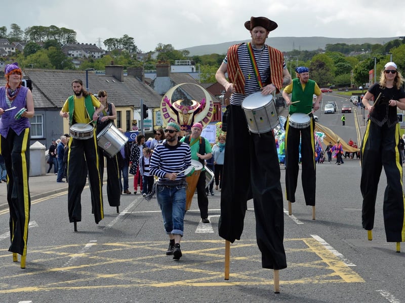 Stilt walkers at the Larne Alive parade. INLT 23-044-PSB