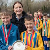 Laura Jackson (centre), Partner at BDO Northern Ireland, sponsors of the tournament with pupils from Competition Plate winning schools, Antrim Primary School and Gorran Primary School, Aghadowey. Image credit: The Front Row Union Sports.