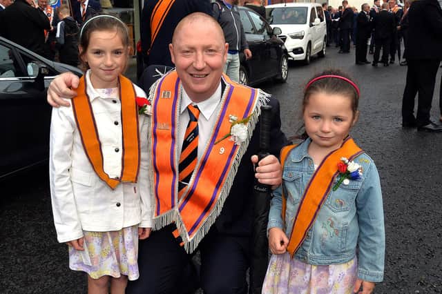 Paul Bonis from Clounagh LOL 9 pictured before the parade with daughters Tiana (8) and Arina (5). PT28-204.