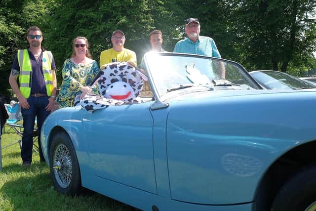 Jonny Gardiner, Helen Mercer, Trevor Kinkaid, Stephen Kelly, John Mercer and Bella the Kidney Cow at the wheel. The funds raised at Waringstown Cavalcade on June 30 will be going to the N.Ireland Kidney Research Fund. CREDIT: LiamMcArdle.com