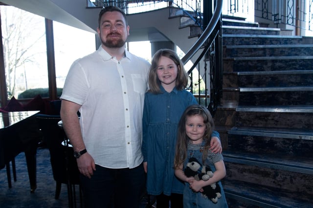 All ready for their Easter Sunday lunch at the Seagoe Hotel are Gavin McGurran and daughters Maeve (8) and Orla (4). PT14-201.