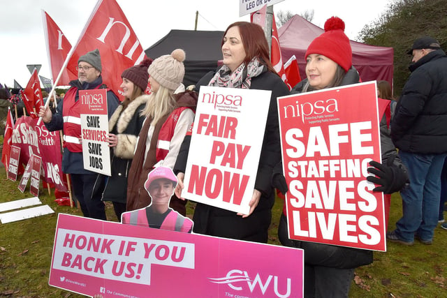 Nipsa pickets at Craigavon Area Hospital on Thursday morning. PT05-203.