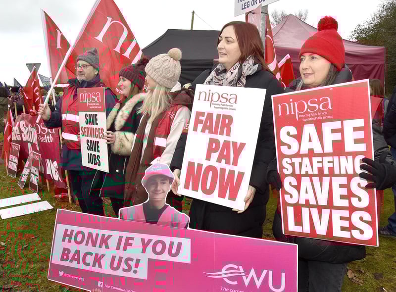 Nipsa pickets at Craigavon Area Hospital on Thursday morning. PT05-203.