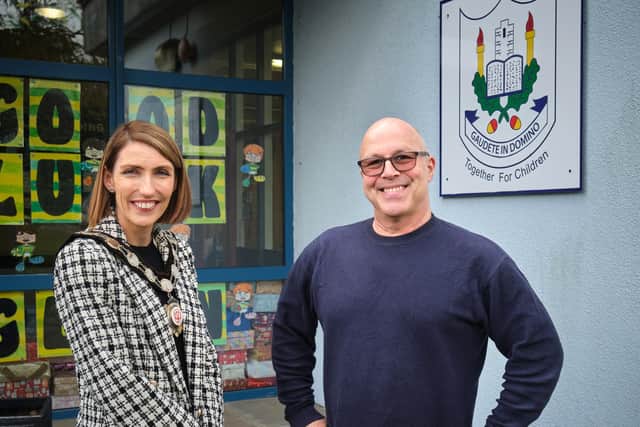 Chair of Mid Ulster District Council Cllr. Córa Corry and Children’s Writing Fellow, Paul Howard at St. Mary’s Primary School, Maghera.