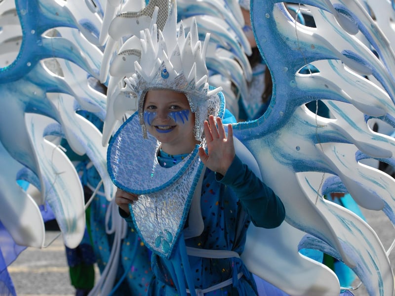 Enjoying the day at the Larne Alive parade. INLT 25-448-PR