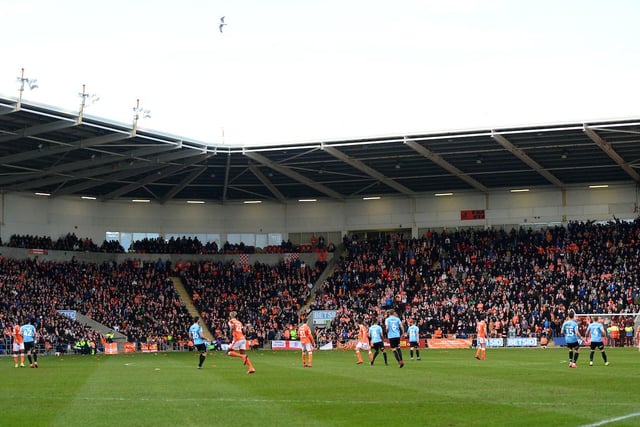 A crowd of 15,871 packed out Bloomfield Road