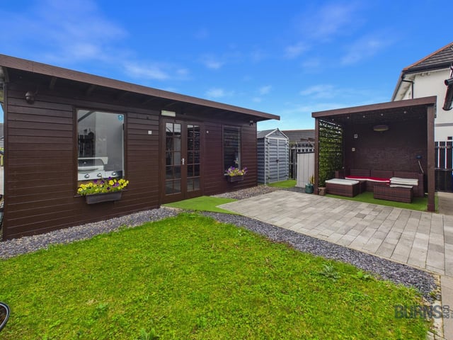 Garden room.