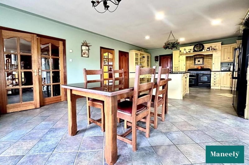 Kitchen/dining room with range of high and low level units and granite countertops.