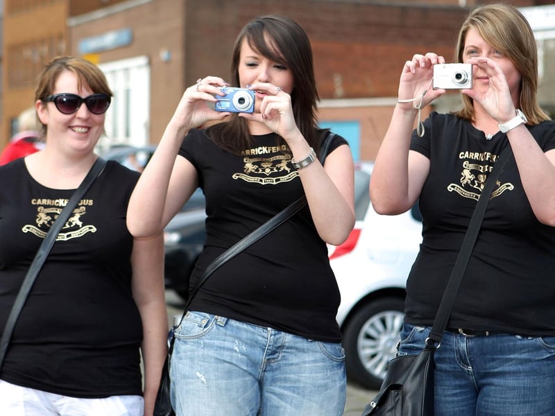 Taking snaps of the Twelfth in Carrick are Donna Cummings, Victoria Whyte and Caroline Snetton   CT28-432RM