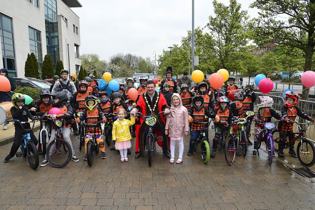Mayor Carson and his daughters with Lisburn BMX Club.