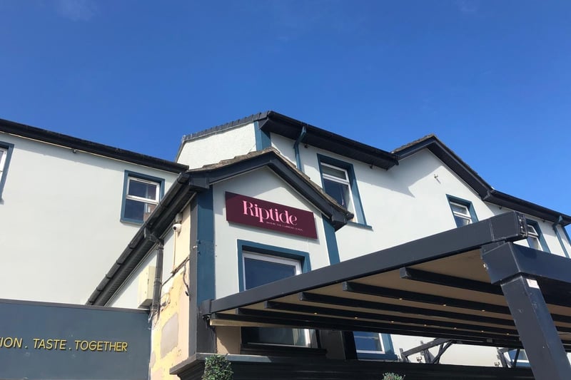 Portstewart’s iconic Anchor Bar has launched its brand-new nightclub, Riptide, following a major refurbishment — just in time for the bustling NW200 race week