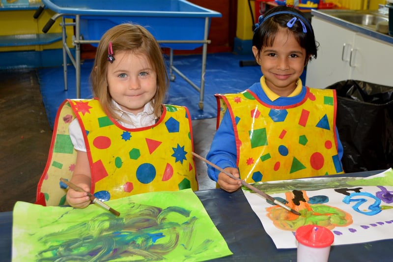 Kendra Allen and Anamika U Nair painting on their first day at Sunnylands Primary School in 2014. INCT 36-135-GR