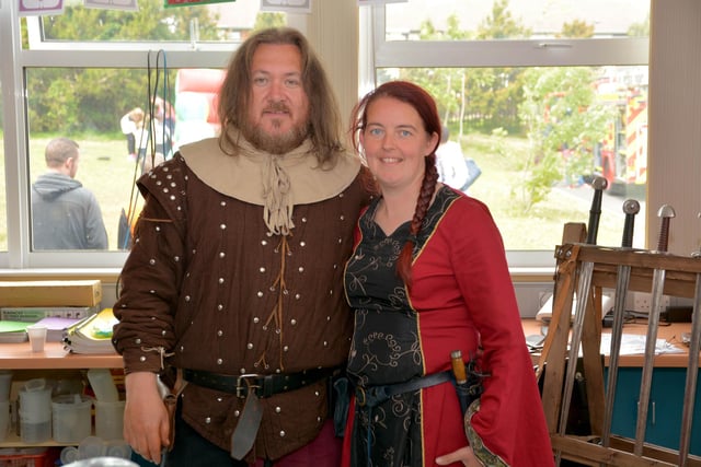 Derrick and Suzie Mayne from KragFergus Living History group at the Woodlawn PS Summer fair in 2015. INCT 23-066-GR