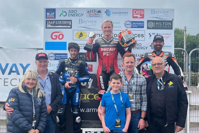Supersport winners with sponsors APLouden JPaterson.