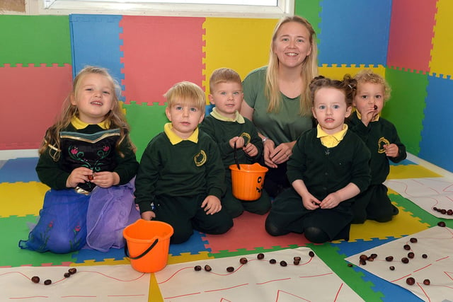 Playing a conker game with naíscoil assistant, Carla Rouse are pupils from left, Erin, Cuan, Caiden, Scarlett and Roan. PT43-303.