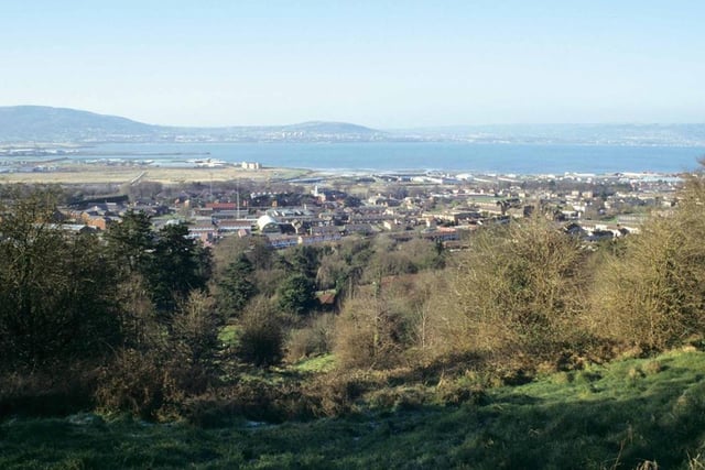 Redburn Country Park includes a range of different walks that nature enthusiasts can enjoy, with trips to the top resulting in stellar sights of Belfast Lough.
The hilltop offers panoramic views spanning from the South Antrim hills to Belfast Lough, ensuring that the climb is worth your time.