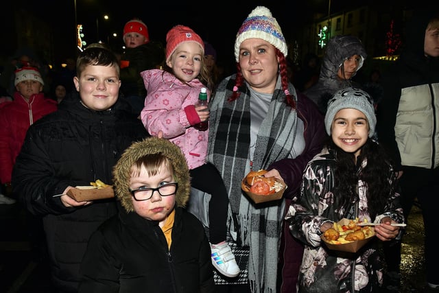 Enjoying some of the seasonal fare on offer at the Lurgan switch-on. LM47-209.