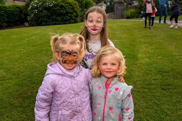 Looking very happy at the Loughgall Community Fun Night are from left, Ava Coleman, Emilija Mikalajunaite and Myla Coleman. PT24-212.