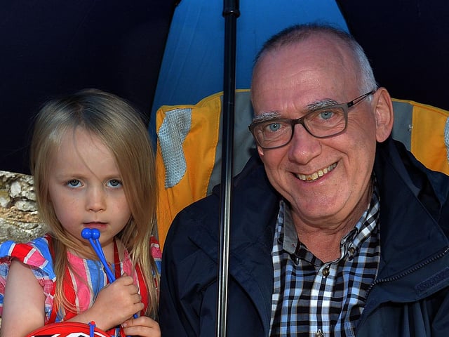 Scarlett Reid (5) and her granda, Lawrence McCarten pictured at the RBP Last Saturday parade in Loughgall. TH11.