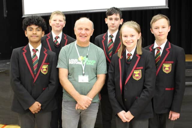 Year 10 students take the opportunity to meet and chat with Doug after his presentation of ‘Life Behind a Lens’.