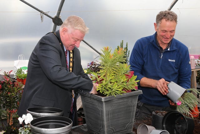 Mayor of Causeway Coast and Glens, Councillor Steven Callaghan is shown some tricks of the ‘gardening’ trade by Andrew McClarty.