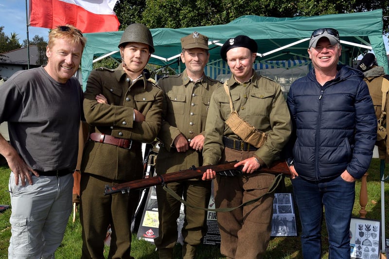 Pat McCarthy, left, and Jim O'Neill, right pictured with 'Polish soldiers' from left, Robert Mucha Junior, Robert Mucha Senior and Marcin Szajder. PT39-202.