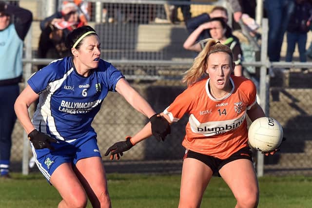 Niamh Murray looks for support during the Dearbhla Coleman on the attack during the All Ireland Ladies Football Semi Final. LM50-232.