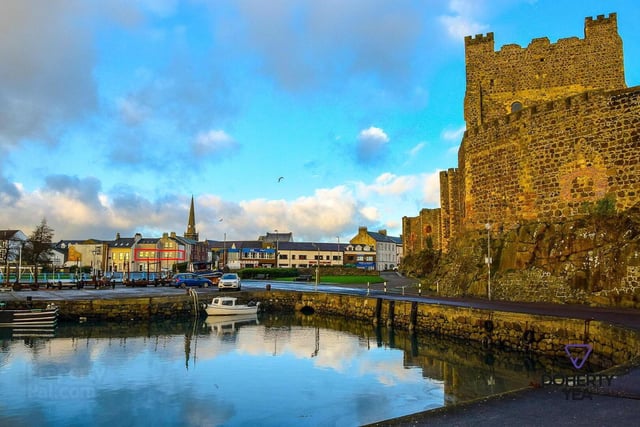 The apartment (on the left, in red) is in close proximity to Carrickfergus Castle.