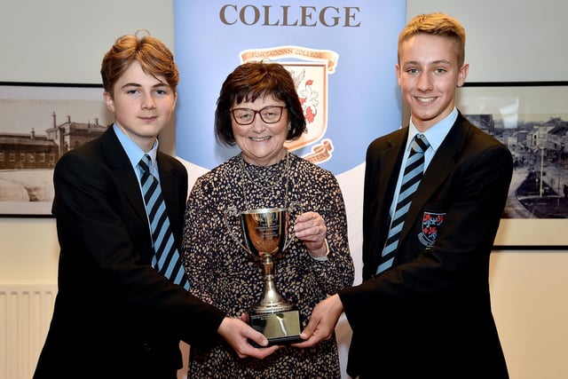 Mrs Valerie Todd presenting the Todd Cup for GCSE Mathematics. PT49-229.