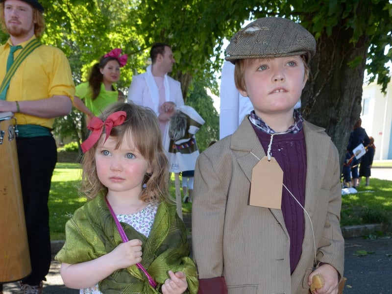 Rebecca and Matthew Reid at the the Larne Alive parade. INLT 25-439-PR
