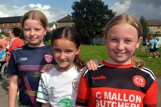 Enjoying themselves on Saturday at the St John the Baptist's College fun day are from left, Anna Mullen, Chloe McCourt and Mia Fearon. PT37-213.