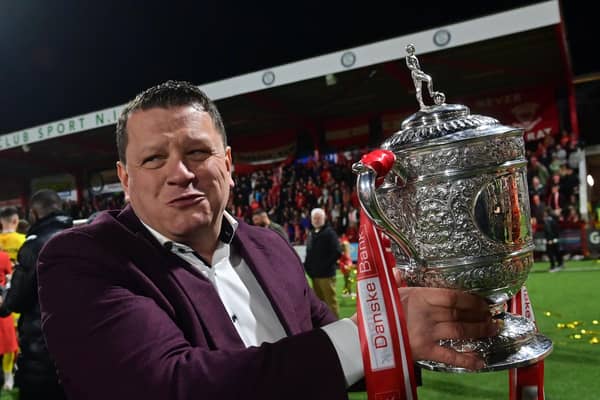 Kenny Bruce celebrates with the Gibson Cup in 2023. (Photo by Colm Lenaghan/Pacemaker Press)