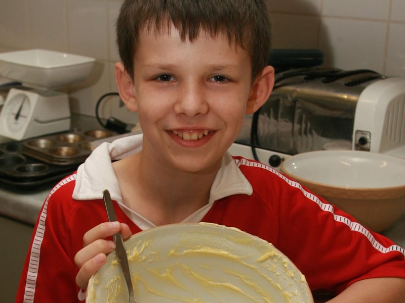 Steven Patton learning baking skills while attending Greenisland and Knockagh Youth Centre. ct39-041tc